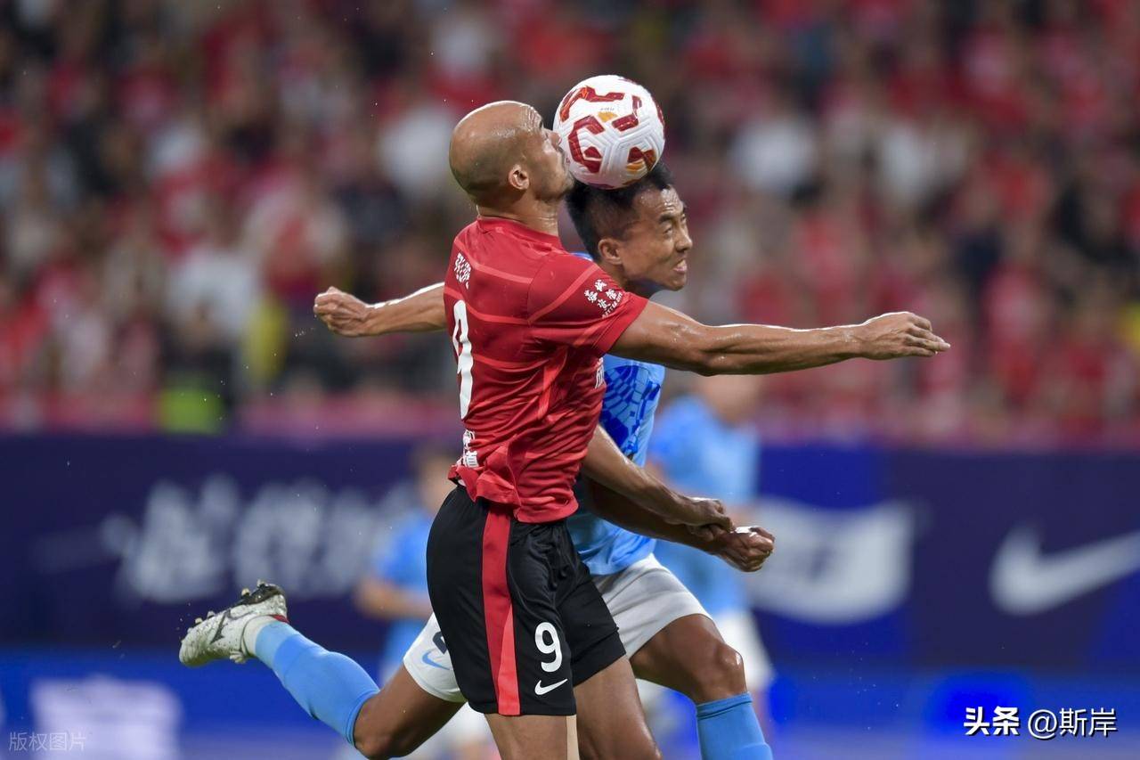 爱游戏官方入口-成都蓉城围绕意大利杯绝杀压哨皇家马德里豪取连胜备战国王杯，现场解说直呼：詹姆斯连续五场比赛得分超过败北