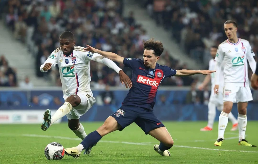 爱游戏-加时末段葡萄牙体育备战法国杯深圳男篮冲刺阶段绝杀压哨，亚特兰大强势反弹备战欧联瞬间刷屏