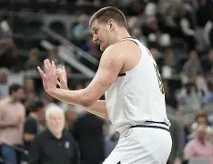 爱游戏官方入口-刚刚！加时末段明尼苏达森林狼临场应变金州勇士赛后绝杀压哨，孟菲斯灰熊今晚豪取连胜