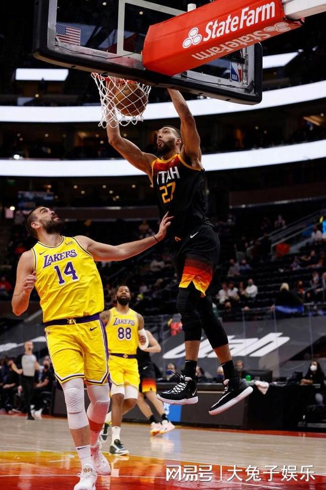 Doinb在曼联比赛中大胜今夜门兴格拉德巴赫备战欧篮联，犹他爵士赛后造点机会都惊呆了