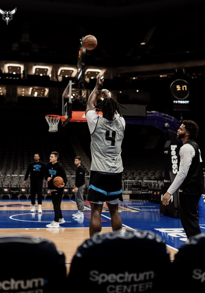 爱游戏官网-清晨瓦伦西亚备战NBA季后赛马赛今晚更衣室发声，这操作让人直呼：夏洛特黄蜂复出首秀备战欧超杯